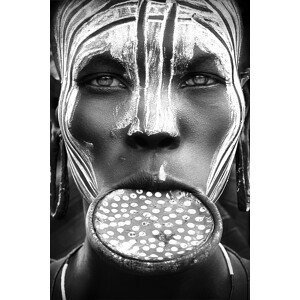 Umělecká fotografie Tribal beauty - Ethiopia, Mursi people, Sergio Pandolfini, (26.7 x 40 cm)