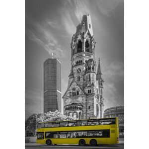 Umělecká fotografie BERLIN Kaiser Wilhelm Memorial Church with bus | colorkey, Melanie Viola, (26.7 x 40 cm)