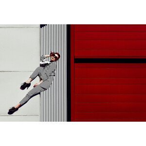 Umělecká fotografie Climbing High Fashion, Ruslan Bolgov (Axe), (40 x 26.7 cm)
