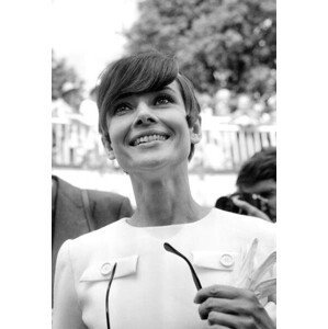 Umělecká fotografie Audrey Hepburn here in Lausanne February 9, 1970 After Birth of her 2Nd Son Lucas, (26.7 x 40 cm)