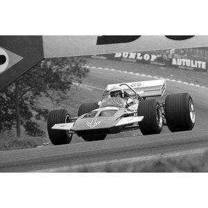 Umělecká fotografie John Surtees' debut of the brand-new Formula 1 Surtees TS7 car, (40 x 26.7 cm)