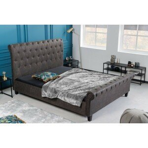 Estila Moderní manželská postel Gambino s tmavě šedým Chesterfield čalouněním a černými dřevěnými nožičkami 225cm