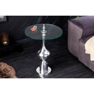 Estila Designový příruční stolek Marietta s kulatou skleněnou vrchní deskou a ozdobnou stříbrnou podstavou 65cm