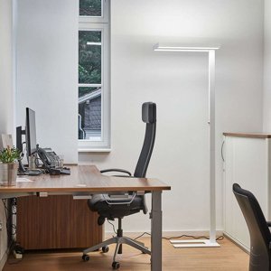 Moderní stojací lampa bílá včetně LED a stmívače - Logan