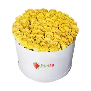 Žluté růže bílá kulatá krabice 30 - 32 ks