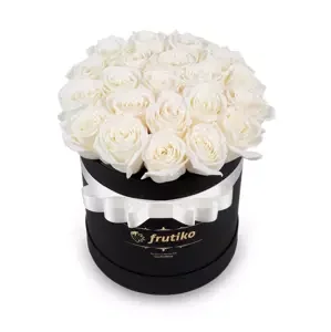 Bílé růže černá kulatá krabice 13 - 15 ks