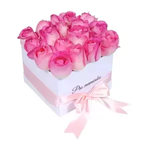 Bílá hranatá krabice růží Pro maminku 16 ks
